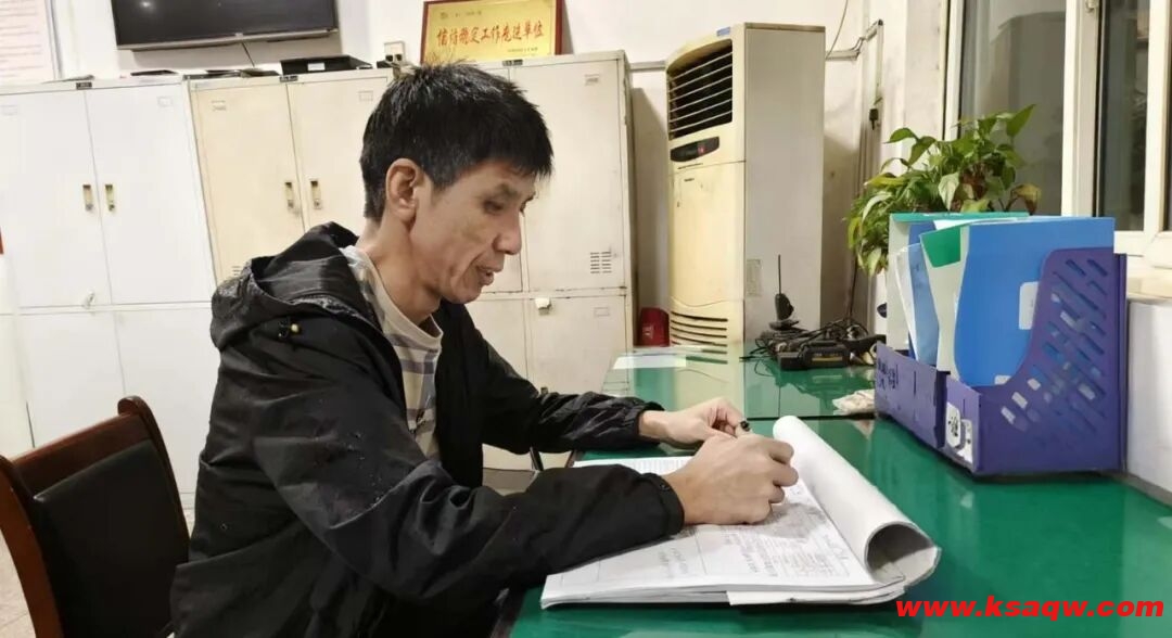 【基层动态】一线“实干家”——记综采二队班组长娄丙普