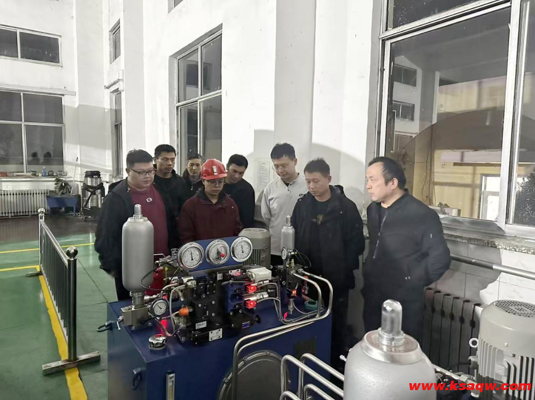 【基层动态】机电管理部：机电管理部组织开展液压站系统培训