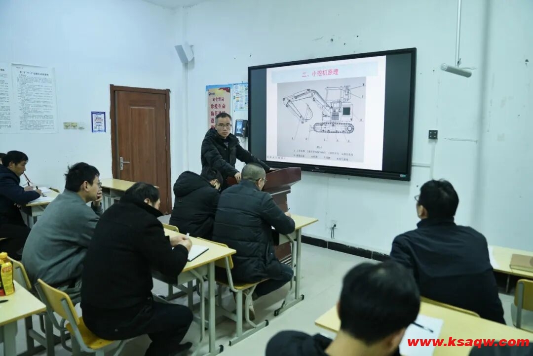 【六位一体】我矿扎实开展大型移动设备专项培训