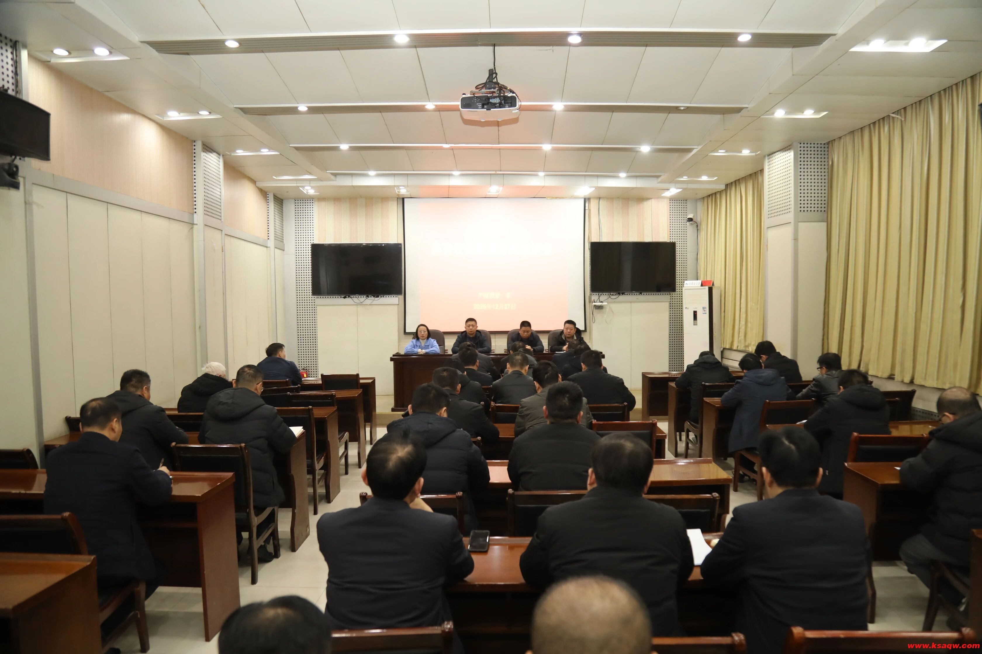 【矿区新闻】矿持续开展形势任务教育