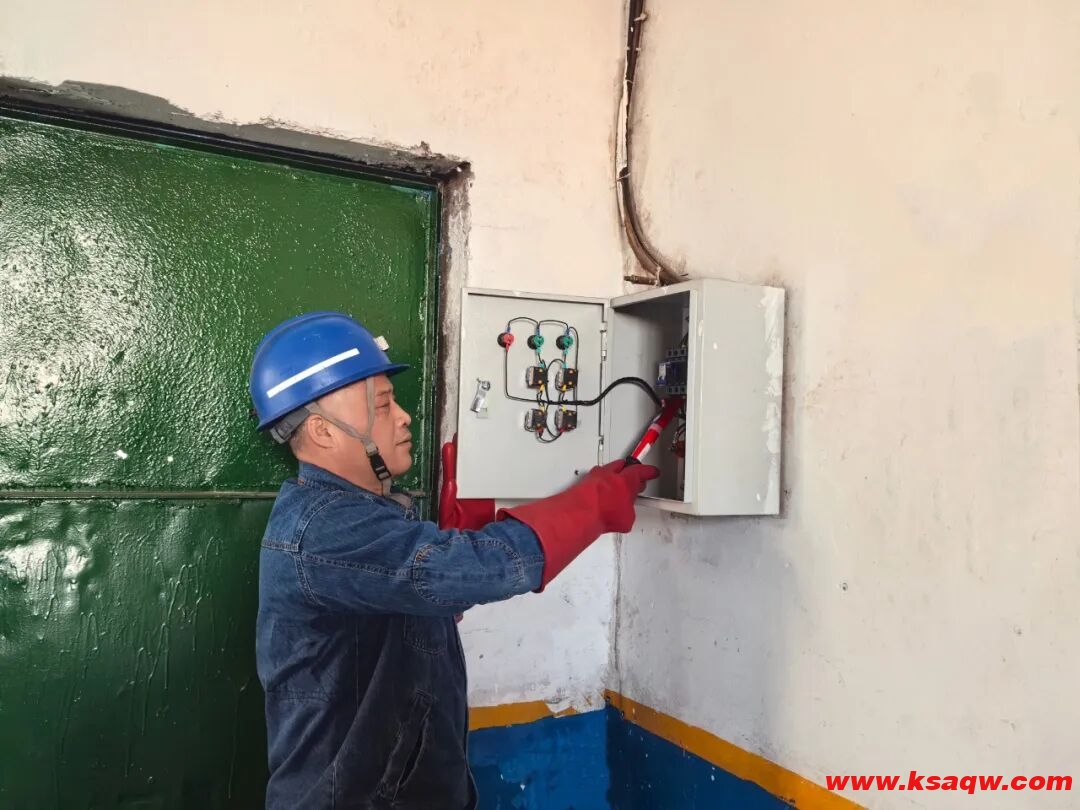 安全生产百日攻坚丨机电维修厂自主完成仓储中心库房线路改造