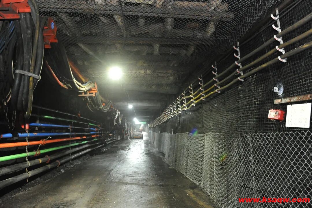 攻坚克难保接续 奋力冲刺创佳绩——井工三矿2025年超额完成全年掘进进尺任务纪实