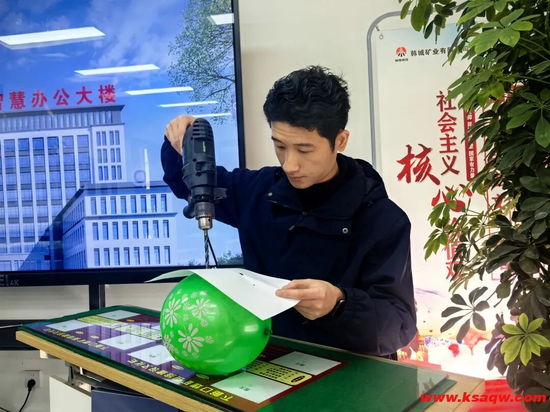 【能工巧匠】电钻穿纸不伤球 匠心筑就真功夫