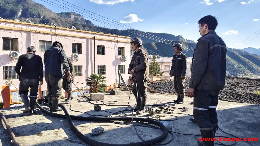 得马煤矿开展年末蓄水池全面清理 筑牢职工生活保障线