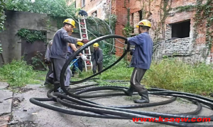 供电队推进线路优化保障供电安全高效