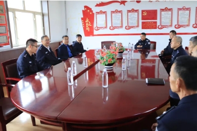 行署副专员、地区公安局党委书记、局长赵清深入古莲河矿业有限公司开展节前走访慰问活动