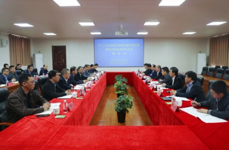 公司井上下定向钻孔分段压裂区域瓦斯超前治理技术研究项目推进会在下峪口矿召开