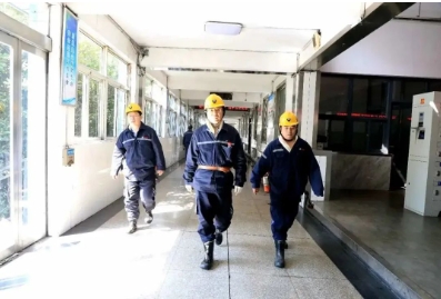 集团总工程师李延河到四矿检查指导工作
