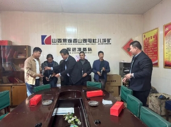 杜儿坪矿相关领导深入基层进行“三加三”安全包保
