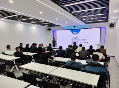 金桥煤矿组织开展单轨吊业务技能强化培训