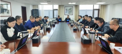 立足岗位，深入一线，尽快成长为矿业公司的中坚力量——魏东在公司机关新入职员工座谈会上强调