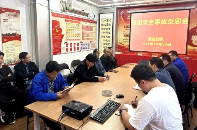 平煤股份四矿工会深入基层组织召开班组安全反思会