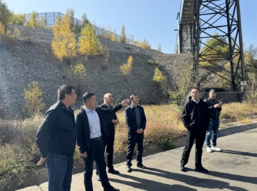 中国铁路呼和浩特局集团有限公司呼和浩特货运中心总经理李岷一行到不连沟公司调研交流