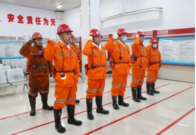 忻州公司党委书记、执行董事冯志平在泰山隆安煤业开展安全检查