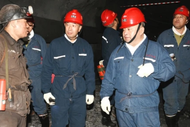 鞠超深入新立矿检查安全生产工作时要求 深刻吸取各类事故教训 全力抓好安全生产工作