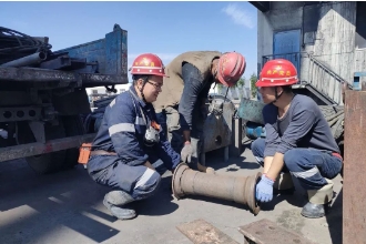 金凤煤矿综掘二队巧引淋水解难题，严保安全促生产