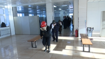 振兴煤矿组织开展职工浴池消防应急演练
