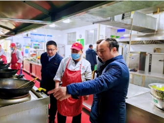 集团公司安全环保监察部副主任程光能一行到凉水井煤矿检查督导“秋安”活动消防工作情况
