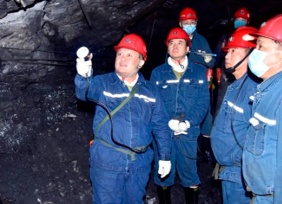 王戈率领公司安全生产大排查检查组深入新铁矿开展全覆盖安全生产大排查时要求 深入落实上级要求 全面夯实安全根基