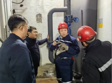 山西焦煤西山煤电杜儿坪矿矿长赵志忠深入基层督导调研供暖供热情况