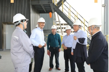 海南省政协副主席李国梁一行到海南矿业调研