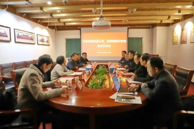 靖煤公司与中国矿业大学何满潮院士团队开展无煤柱自成巷110N00工法技术合作交流