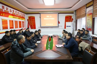 四矿举办掘进一队班组创水平祝捷会