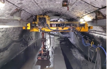 潘二矿：主井锅底仓清淤来了个新帮手