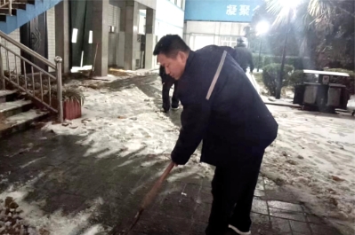 四矿生活服务中心：“以寒为令”系好“三防”安全带