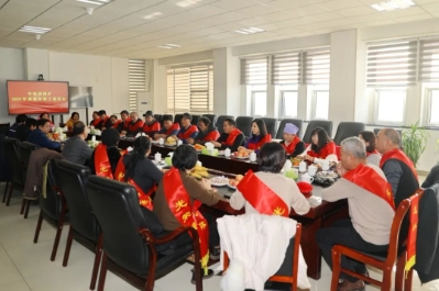羊场湾煤矿举办离退休职工座谈会