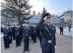 高阳煤矿隆重举行元旦升国旗仪式