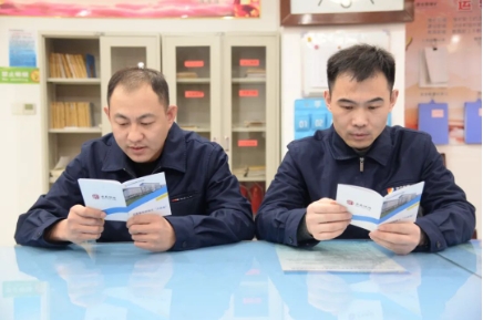 安居煤矿“六必知”口袋书成了“抢手货”