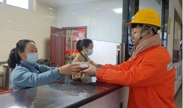 下峪口矿腊八粥香温暖心间