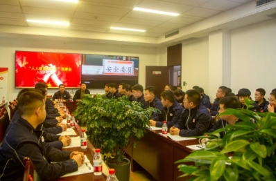 巴拉素煤业公司开展“人人都是班组长”班前会观摩活动
