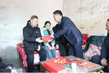 公司领导节前到下峪口矿走访慰问“交友帮扶”困难职工
