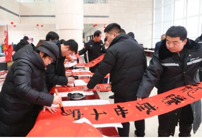 魏墙煤业公司开展“写春联 送祝福 ”活动