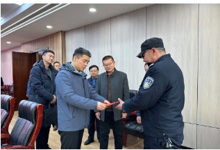 宁夏煤业金凤煤矿节前走访送温暖 关怀慰问暖人心