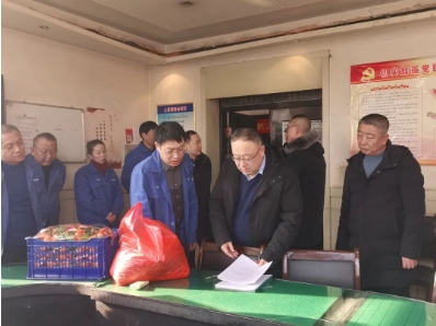 白家庄矿业公司领导看望慰问坚守岗位的干部职工