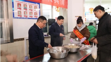 运河煤矿公众号春节服务不打烊“除夕送温暖 饺子传真情”