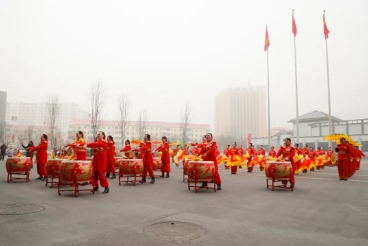 黄陵矿业火红秧歌进矿区 锣鼓喧天送祝福