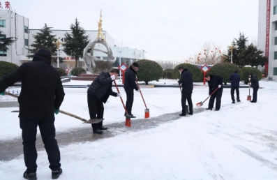 以雪为令齐上阵 运河煤矿干群争当清雪除冰行动的“排头兵”