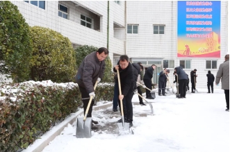 我矿开展“破冰除雪 安全护行”活动