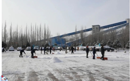 羊场湾煤矿扫雪除冰保安全