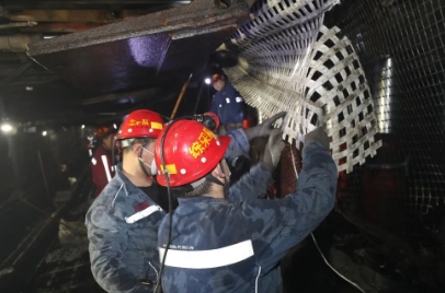 魏墙煤业公司2305智能化综采工作面顺利高效贯通