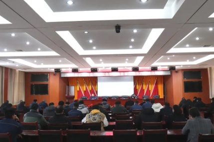 金凤煤矿召开两会前安全专项检查暨011819机巷安全生产标准化现场会