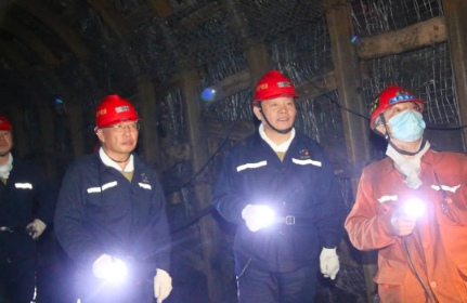 王佳喜在鹤岗矿业公司峻德矿调研检查时强调：强化安全基础管理工作 努力提高科学治灾水平