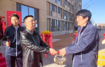 巴拉素煤业公司职工喜搬“新家”