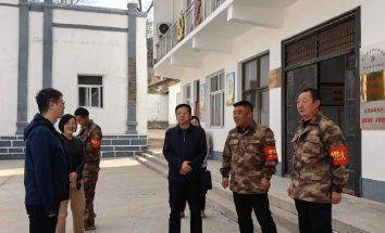市乡村振兴中心党组书记、主任白军龙到岭东村进行调研