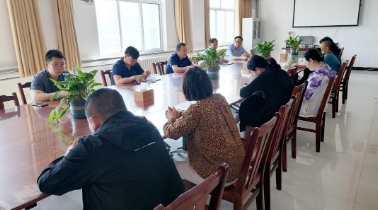 六矿生活服务中心组织全体干部职工学习轩言署名文章