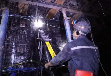 新田煤矿1908胶带联络巷与南翼轨道大巷顺利贯通